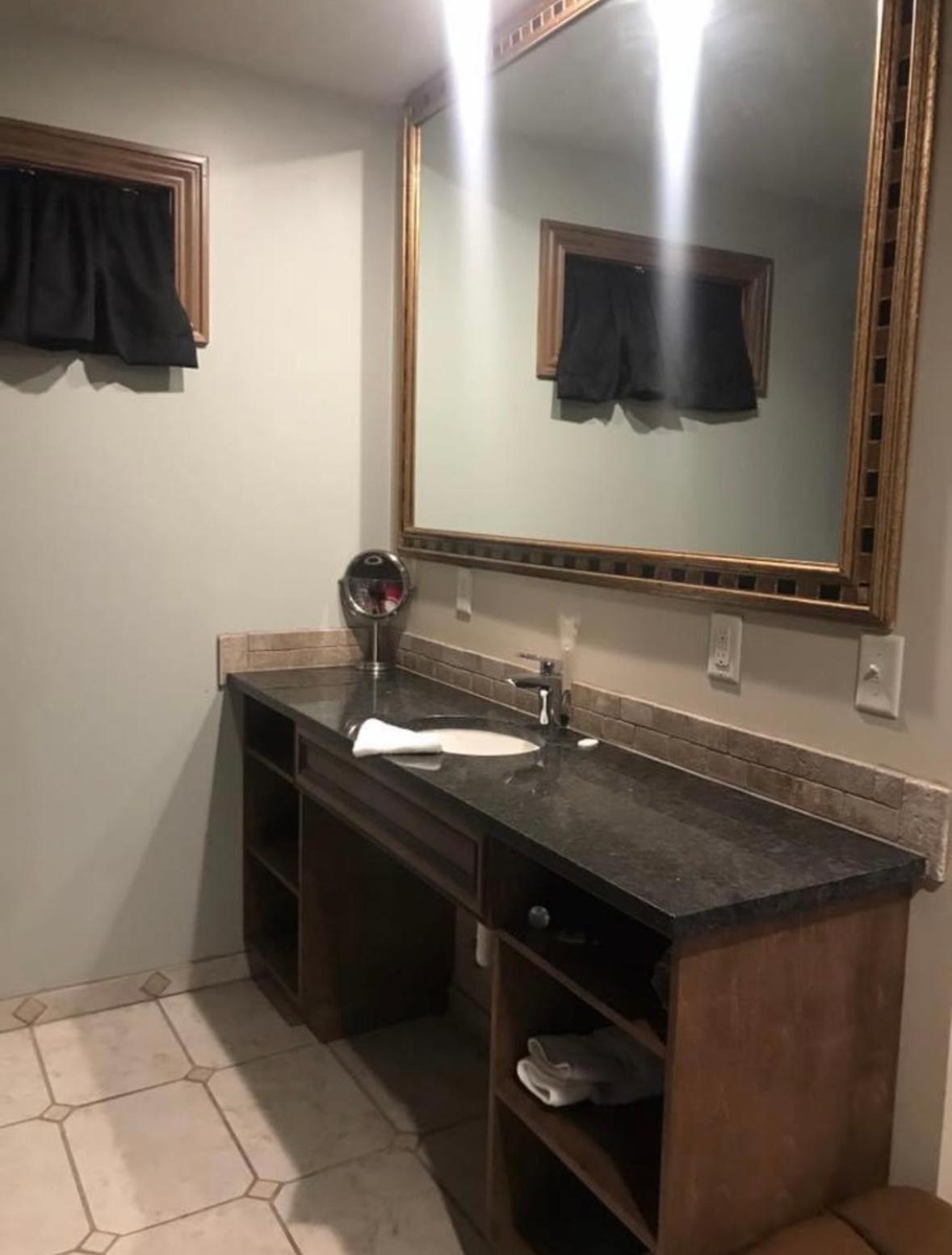 Baltzell Lodge Great Bend Εξωτερικό φωτογραφία
