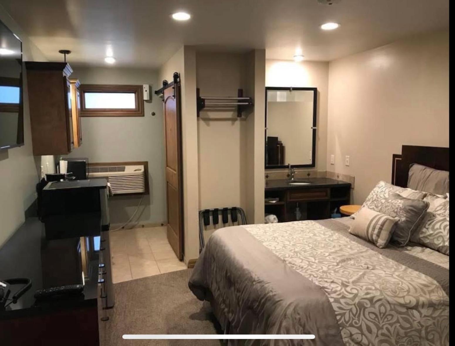Baltzell Lodge Great Bend Εξωτερικό φωτογραφία